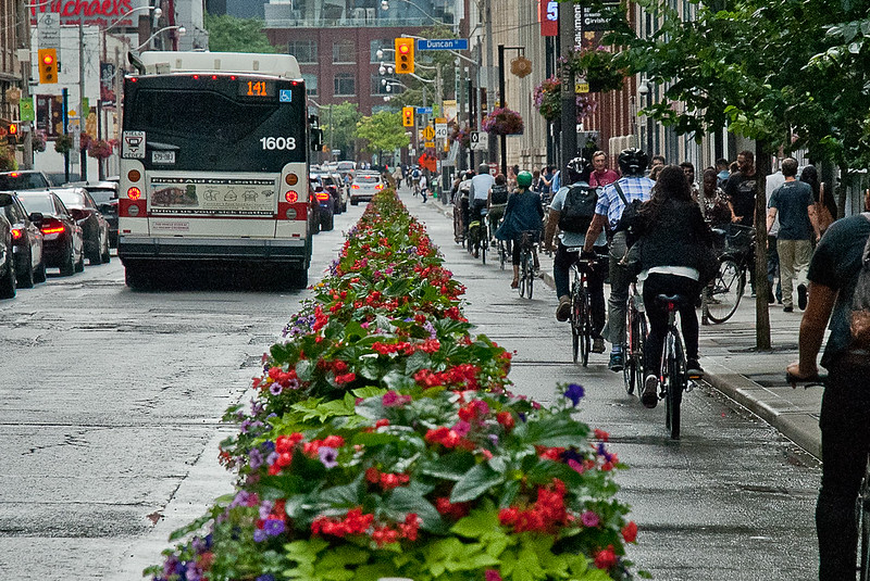 Rowery miejskie jako centrum mobilności w śródmieściu. Tak to się robi w Toronto